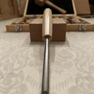 Conjunto de 12 goivas para entalhe com estojo e martelo, feitas à mão em freixo branco com afiação profissional. imagem 19
