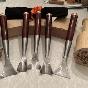 Bowl Carvers 5 Gouge Pro Sculpture Set 9/32, 8/42, 7/48, 3/ 52, 7a/42 W/Extras