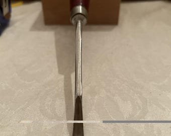 Gubia de cuchara Buck Brothers de acero fundido n.° 9 / 8 mm. Excelente estado y afilada.