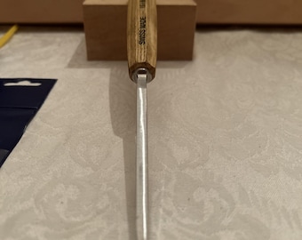 Gubia de cincel Pfeil Swiss Made n.° 1S / 8 mm para tallar madera, afilada y en excelente estado.