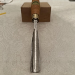 Henry Taylor  Straight # 9 / 14 Carving Gouge Excellent Condition Sharp