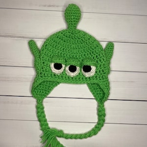 Crochet 3 Eyed Green Alien Hat, Halloween Hat, Photo Prop, Winter Baby Hat, Winter Toddler Hat, Halloween Costume