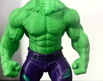 Impresión 3D de Hulk. Ancho: 150 mm. Alto: 240 mm.