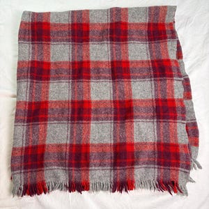 VTG gray red plaid tartan wool lap blanket. 41.5 x 46. Pendleton like. No tags image 9