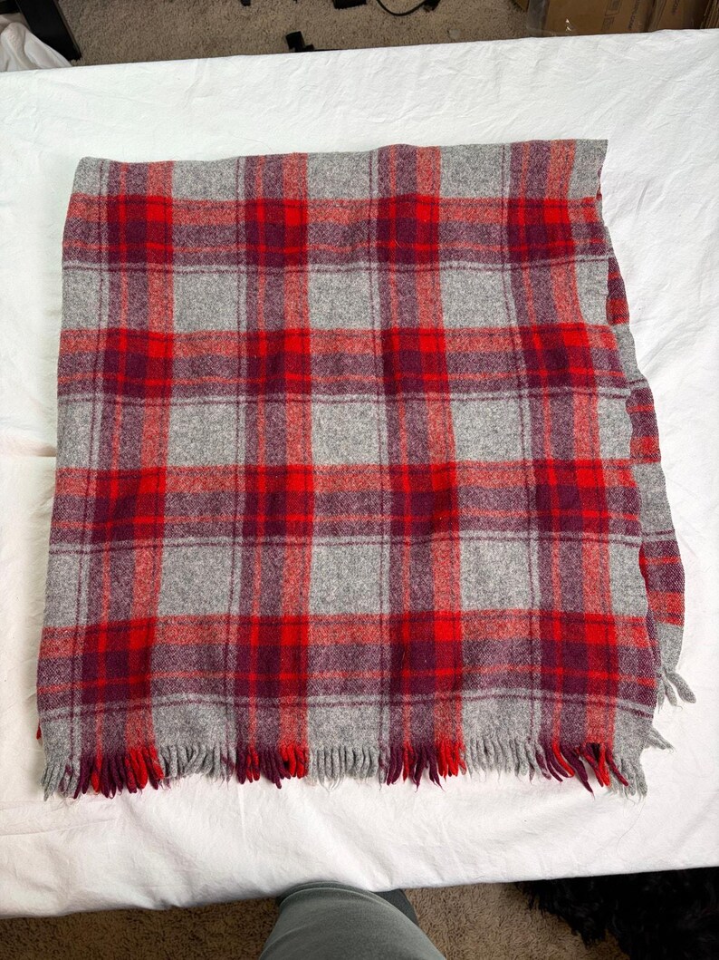 VTG gray red plaid tartan wool lap blanket. 41.5 x 46. Pendleton like. No tags image 9