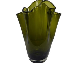 VTG MCM Handkerchief green ruffle top vase. Blenko style. mid century modern