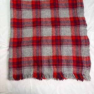 VTG gray red plaid tartan wool lap blanket. 41.5 x 46. Pendleton like. No tags image 4