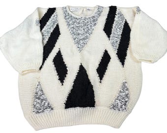 VTG 80s cream black geometric batwing 3/4 sleeve sweater. Size 24. grandmacore
