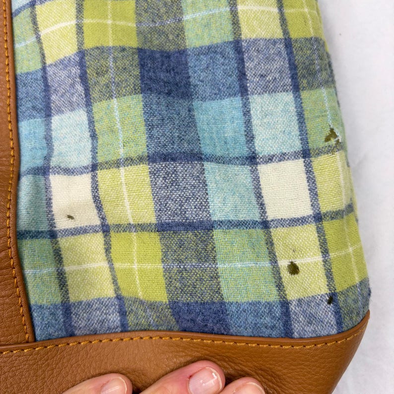 Pendleton blue green plaid wool tote bag, brown leather trim. zip close. FLAW image 8