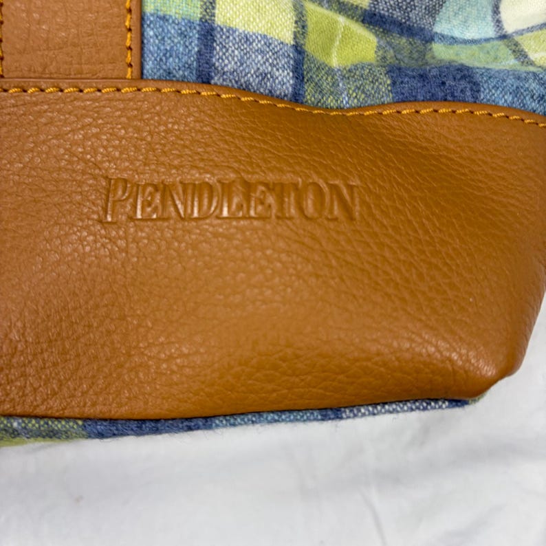 Pendleton blue green plaid wool tote bag, brown leather trim. zip close. FLAW image 2