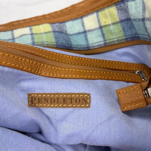 Pendleton blue green plaid wool tote bag, brown leather trim. zip close. FLAW image 7