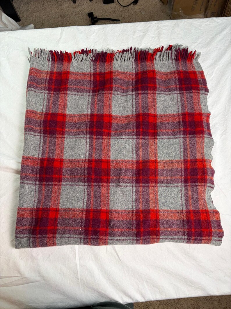 VTG gray red plaid tartan wool lap blanket. 41.5 x 46. Pendleton like. No tags image 6