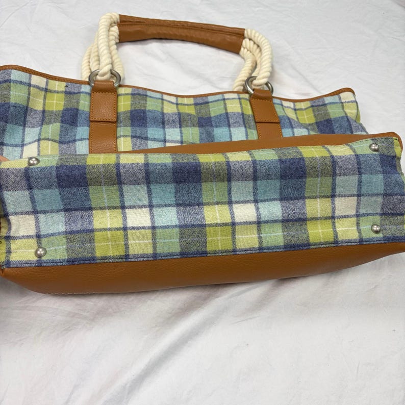 Pendleton blue green plaid wool tote bag, brown leather trim. zip close. FLAW image 5