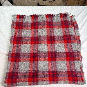 VTG gray red plaid tartan wool lap blanket. 41.5 x 46. Pendleton like. No tags image 8