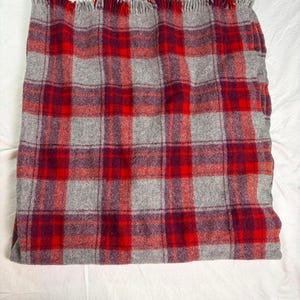VTG gray red plaid tartan wool lap blanket. 41.5 x 46. Pendleton like. No tags image 3
