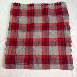 VTG gray red plaid tartan wool lap blanket. 41.5 x 46. Pendleton like. No tags image 5