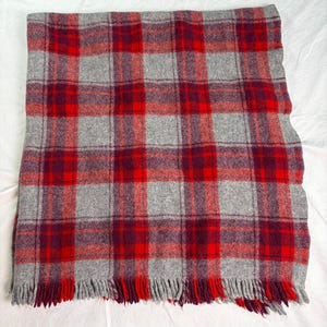 VTG gray red plaid tartan wool lap blanket. 41.5 x 46. Pendleton like. No tags image 2