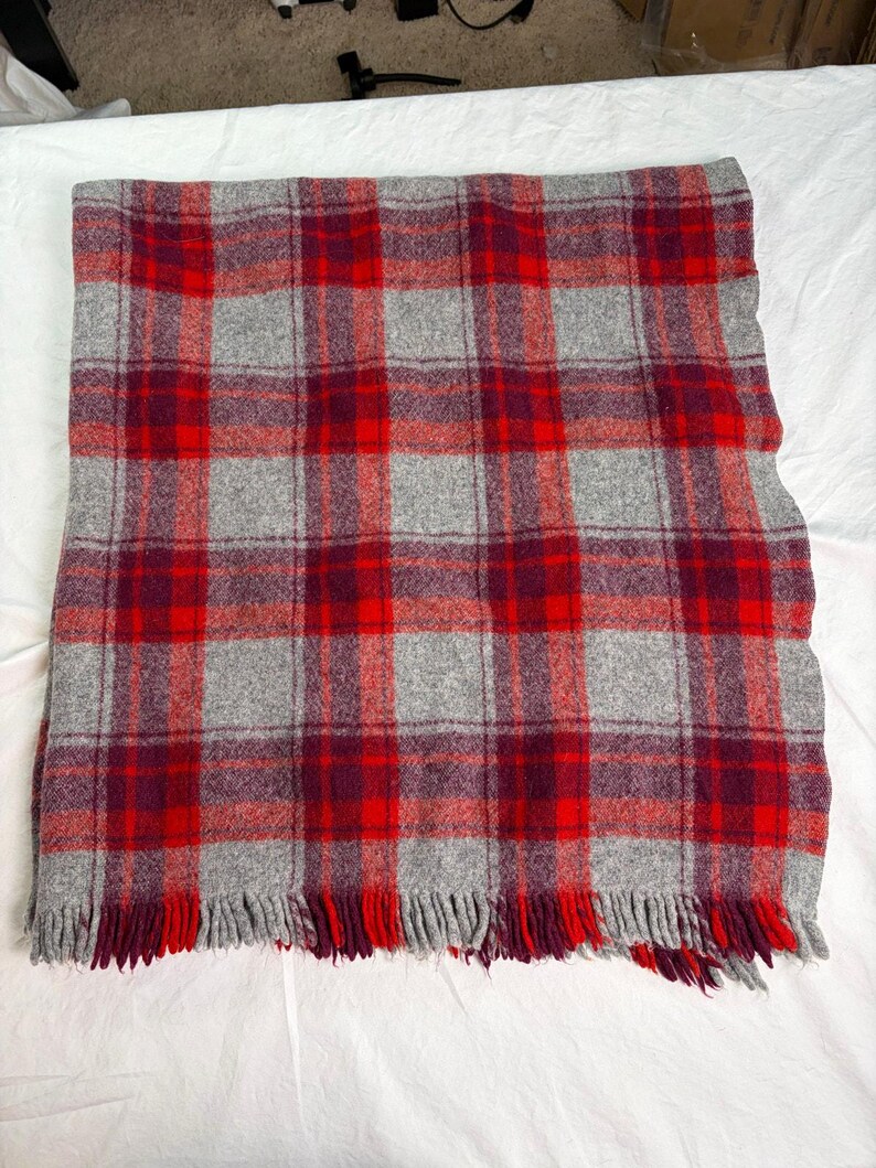 VTG gray red plaid tartan wool lap blanket. 41.5 x 46. Pendleton like. No tags image 2
