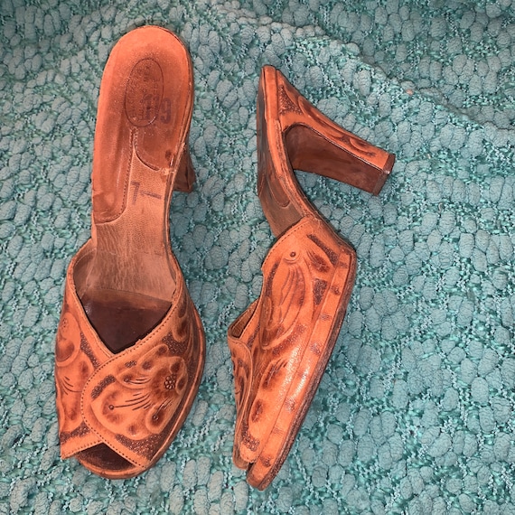 50s-60s-70s TOOLED LEATHER MULES Heels