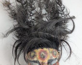 Máscara de danza folclórica balinesa indonesia antigua, de madera, con pelo y plumas, máscara de demonio.