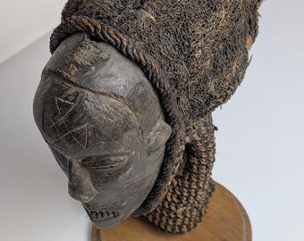 Máscara africana vintage estilo Salampasu, capucha de fibra de rafia, pieza de exhibición tribal del Congo