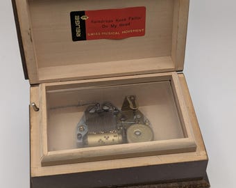 Caja de música suiza Reuge vintage con diseño de gotas de lluvia que siguen cayendo, joyero de madera.
