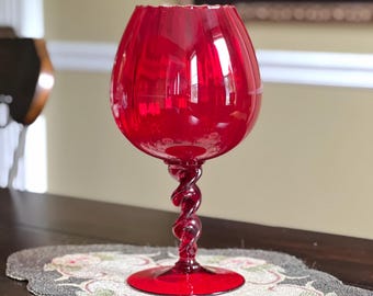 Vintage Empoli Ruby Red Optic Glass Compote op voetstuk | Snoepkom met gedraaide steel