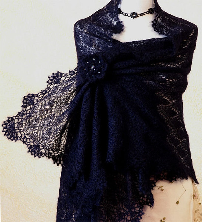 VICTORIA Fine Art Lace Stole PDF Manual image 2