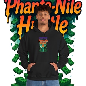 Sudadera con capucha con estampado de árbol de Phanta Nite Hustle / Tipografía neón retro, silueta de bosque