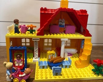 LEGO Family House DUPLO Complete Set Mom Dad Child Baby Figures  5639 Retired