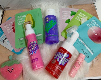 Kit de Autocuidado em Tons Pastel: Máscaras Faciais, Sabonete Facial, Tônico, Hidratante Labial, Óleo