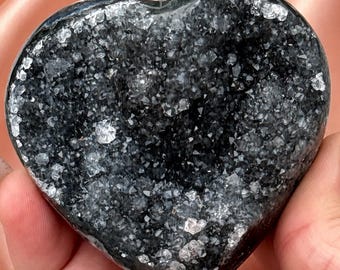 Corazón de drusa de amatista negra • Racimo de amatista en bruto • Corazón de ágata bandeada de cuarzo • Corazón de cristal brillante / Corazón de geoda pequeña