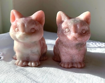 Gatto in opale rosa intagliato / Statuetta di gattino in cristallo intagliata a mano, decorazione con pietra curativa