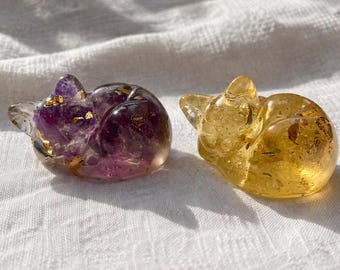 Sleeping Cat Resin Figurine with Gold Flakes | Cute Kitten Decor | Amethyst & Citrine Style Cat Gift | Mini Cat Statue | Crystal Inspired