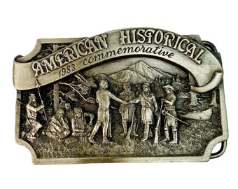 1983 American Historical Commemorative US History Belt Buckle by Siskiyou Featuring Settlers and Native Americans