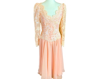 Victor Costa Peach V-Neck Lace and Chiffon Vintage 1970s Formal Dress Size 4 / 6