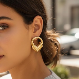 Pirinç Gold Renk Halka Sarmal Modelo Vintage Kadın Küpe