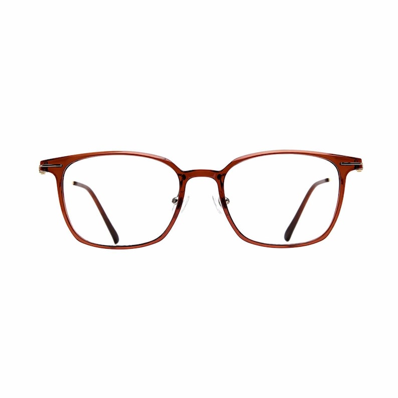 K&ouml;nnte beinhalten: Braune rechteckige Brille mit klaren Gl&auml;sern. Die Fassungen haben ein klassisches Design mit einem d&uuml;nnen Metallsteg und B&uuml;geln. Die Brille ist f&uuml;r die Sehkorrektur konzipiert.