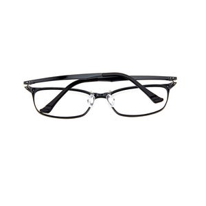 Puede incluir: Gafas rectangulares negras con montura fina y lentes transparentes. Las gafas tienen un dise&ntilde;o elegante y moderno, con un puente y patillas que se conectan a las lentes. Las gafas est&aacute;n sobre un fondo blanco.