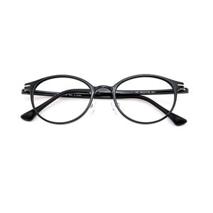 Pode incluir: &Oacute;culos ovais pretos com arma&ccedil;&otilde;es finas e lentes transparentes. A haste interna apresenta texto impresso em branco lendo 200 48 21 142 col.1 e MADE IN KOREA. Os &oacute;culos incluem almofadas nasais ajust&aacute;veis e detalhes prateados nas dobradi&ccedil;as.