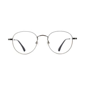 Gafas ovaladas ligeramente puntiagudas, montura de titanio plateado mate, estilo minimalista coreano, gafas unisex ligeras para uso diario.