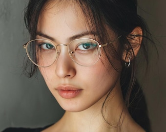 Minimalistische Gold Runde Brille mit Grünen Spitzen | Leichtes, koreanisches Design aus Titan