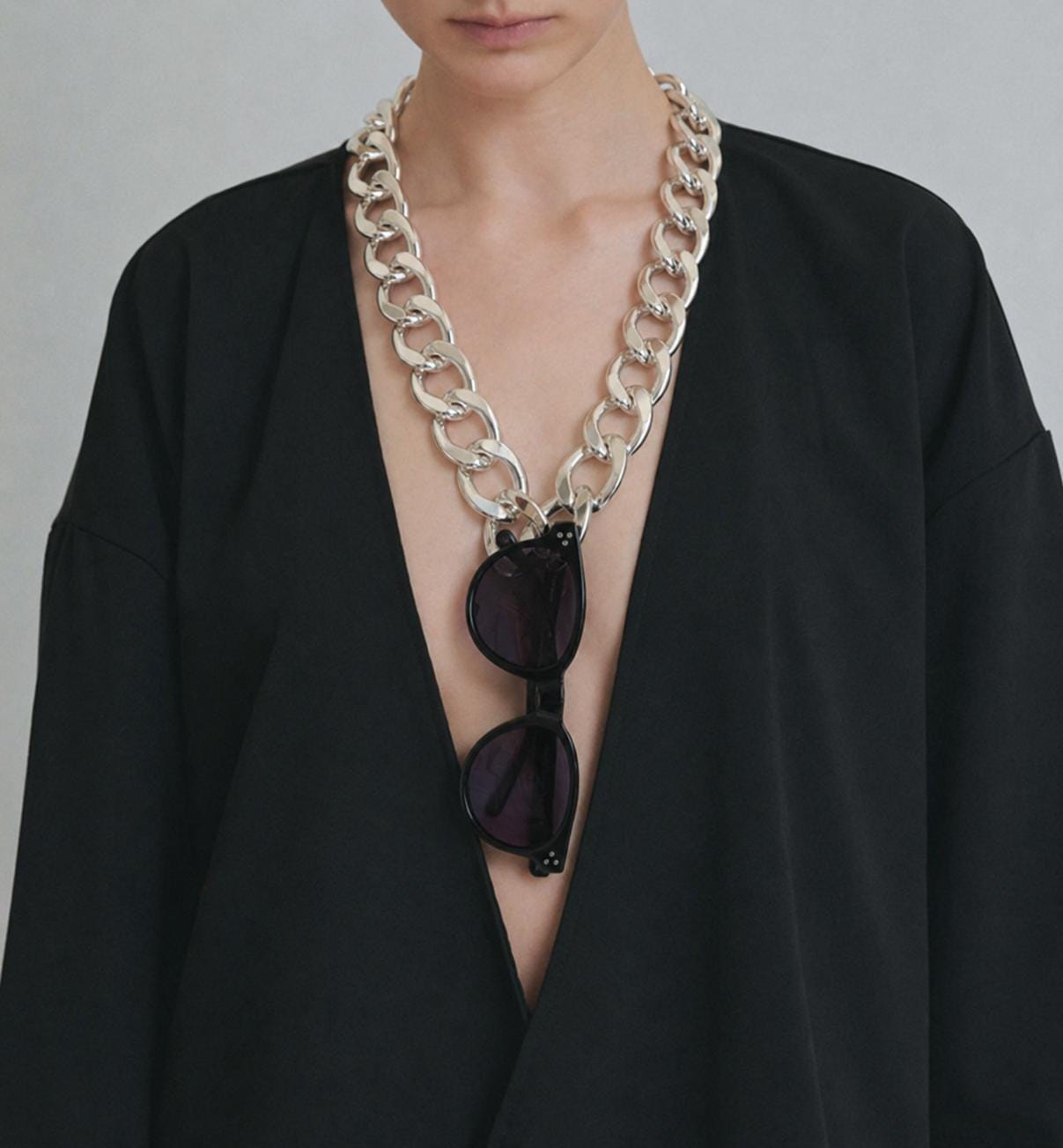 Chunky Silver Chain Necklace with Eyewear Holder | Statement Chain Necklace | Wearable Sunglasses Chain | Minimalist Unisex Jewelry — view 4