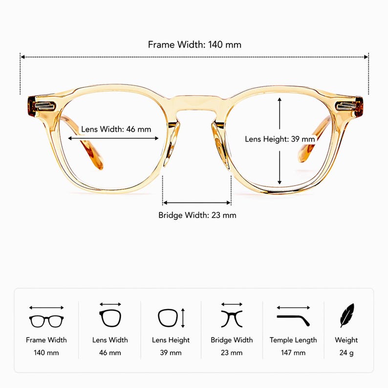 Puede incluir: Gafas con montura transparente, con un ancho de montura de 140 mm, ancho de lente de 46 mm, altura de lente de 39 mm y ancho de puente de 23 mm. La longitud de la patilla es de 147 mm y el peso es de 24 g. Forma redonda.