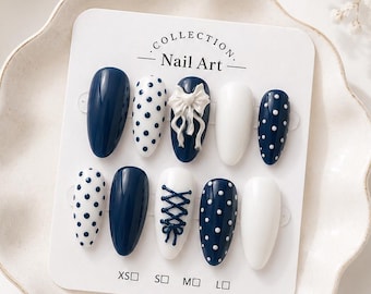 Uñas postizas almendradas azul marino con lunares / Set reutilizable con detalle de encaje y lazo tipo corsé