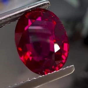 Naturlig duvblodsrubin 8,00 karat | Värmefri mozambiquerubin | Lös rubin | Samlarsten | Sällsynt röd rubin | Storlek - 12,81 × 9,50 × 6,59 mm