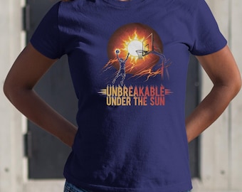 Camiseta divertida de baloncesto "Inquebrantable bajo el sol", camiseta gráfica personalizada para aficionados al deporte, camiseta unisex divertida y vintage personalizada para deportes.