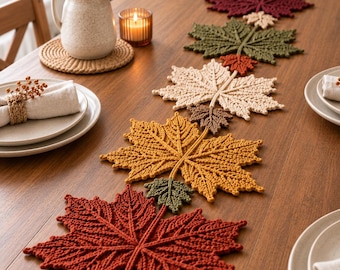Haakpatroon voor een tafelloper met esdoornbladmotief (PDF), herfsttafeldecoratie, tafelloper voor Thanksgiving, haakpatroon met bladmotief, direct te downloaden.
