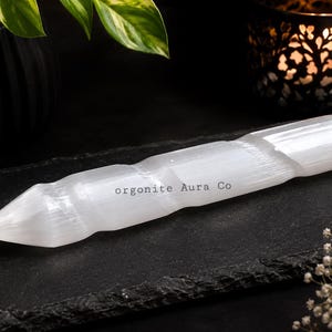 Handskuren selenitspiralstav | 15 cm vit helande kristalldekor, meditationsverktyg