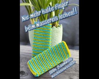 Crocheted covers for popsicles and Calippo ice creams. Never again cold fingers!